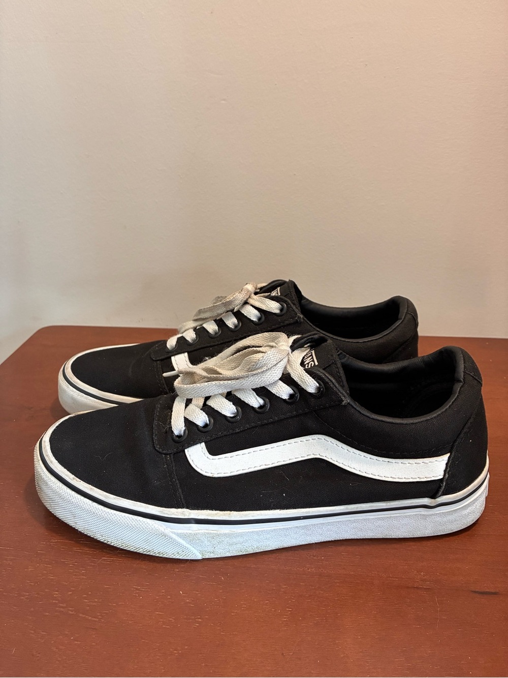 VANS Old Skool Women’s Sz 8 Black and White Classic Sneakers Board Shoes Low Top - Picture 3 of 10